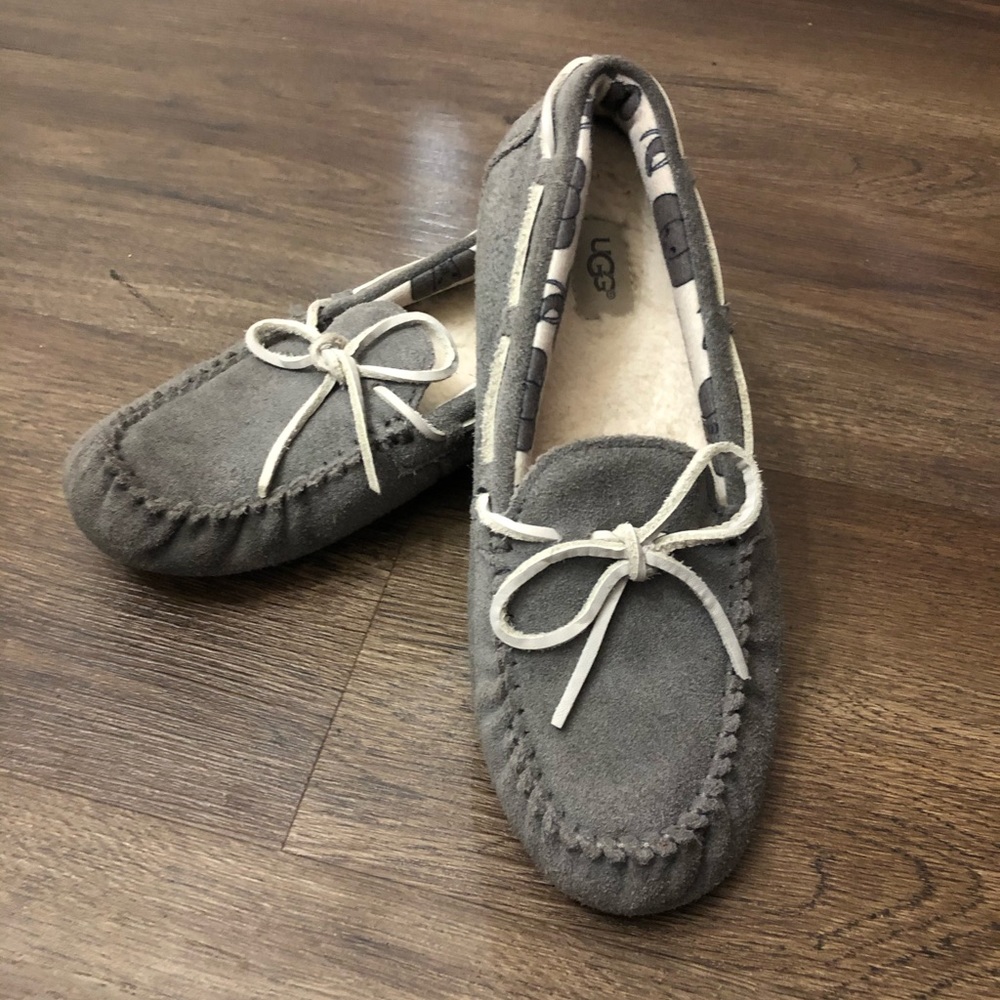 ✨UGG Moccasins Size 4✨